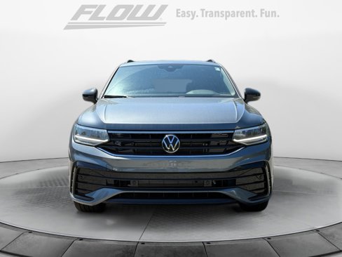 Used 2024 Volkswagen Tiguan SE R-Line image 2