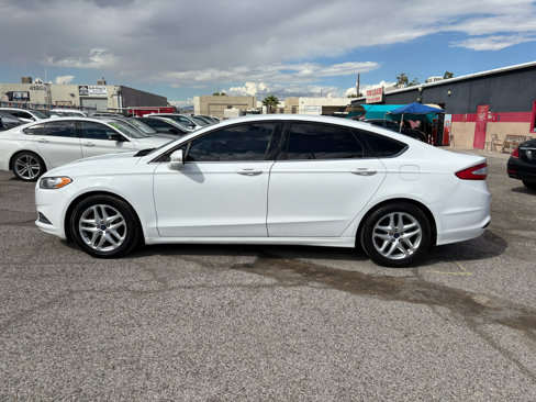 Used 2016 Ford Fusion SE image 2