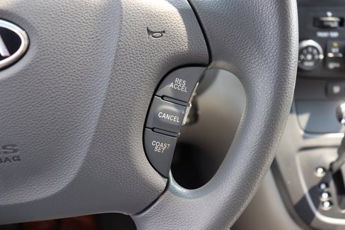Used 2011 Kia Sedona LX image 24
