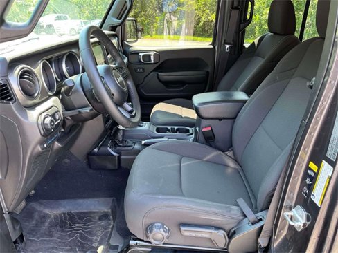 Used 2023 Jeep Wrangler Unlimited image 14