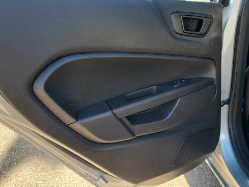 Used 2017 Ford Fiesta SE image 11