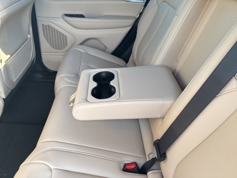 New 2025 Jeep Grand Cherokee Limited image 16
