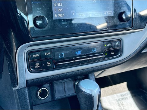 Used 2017 Toyota Corolla SE image 12