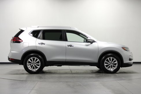 Used 2020 Nissan Rogue SV image 3