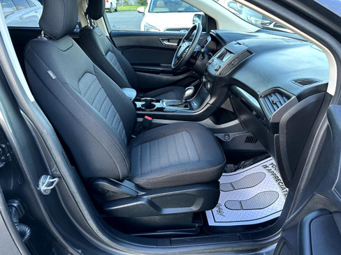 Used 2018 Ford Edge SE image 12