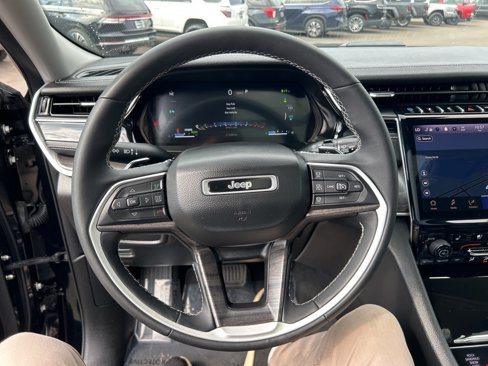 Used 2023 Jeep Grand Cherokee 4WD 4xe w/ Luxury Tech Group II image 17