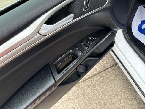 Used 2019 Ford Fusion SE image 11