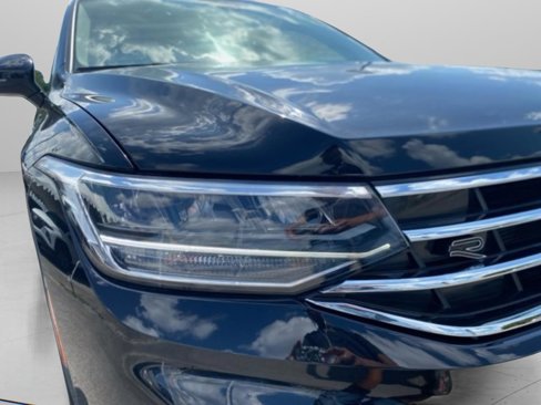 Used 2024 Volkswagen Tiguan SE image 3