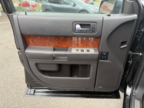 Used 2009 Ford Flex Limited image 13