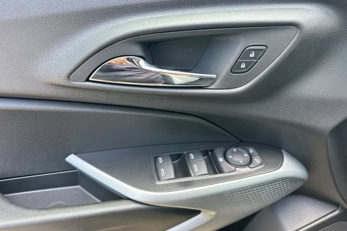 New 2025 Chevrolet Trax LS w/ LS Convenience Package image 11