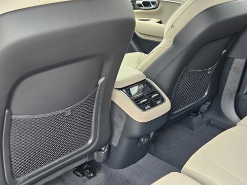 New 2025 Volvo XC90 B5 Plus w/ Protection Package Premier image 32