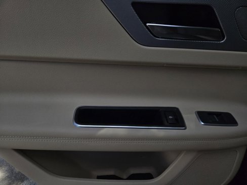 Used 2016 Jaguar XF Prestige image 12