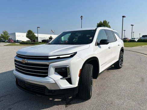 Used 2024 Chevrolet Traverse RS image 3
