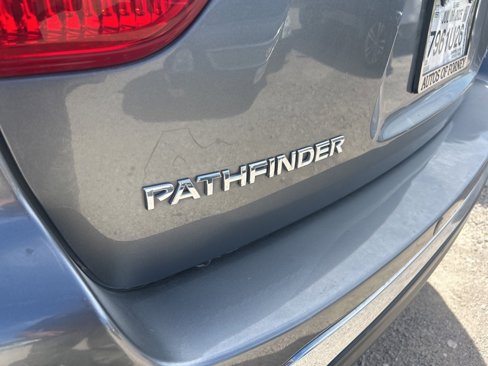 Used 2020 Nissan Pathfinder SV image 34