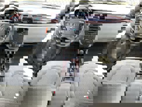 Used 2011 Buick Lucerne CX image 20