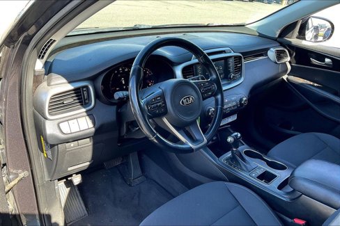 Used 2017 Kia Sorento LX w/ LX V6 Convenience Package image 16
