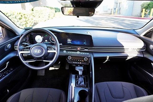 Certified 2024 Hyundai Elantra SEL image 17