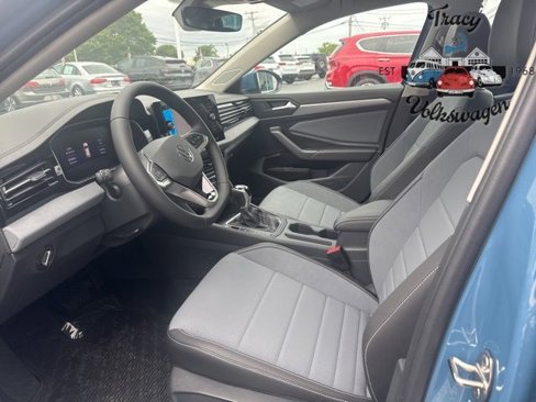 New 2025 Volkswagen Jetta SE image 4