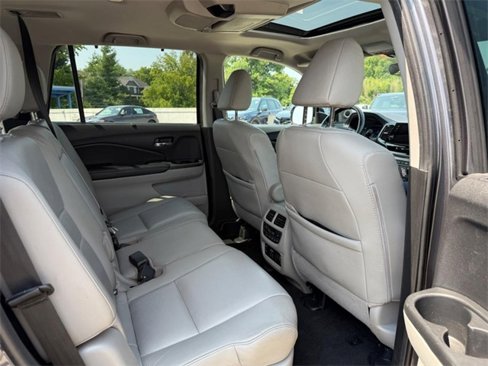 Used 2019 Honda Pilot Touring image 11
