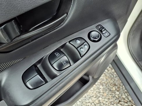 Used 2020 Nissan Kicks S image 20
