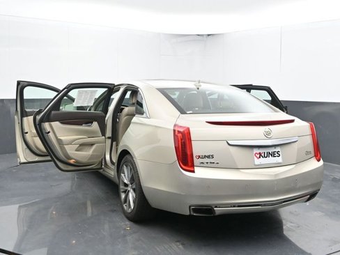 Used 2013 Cadillac XTS Luxury image 35