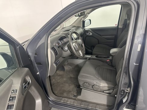 Used 2015 Nissan Frontier PRO-4X image 16