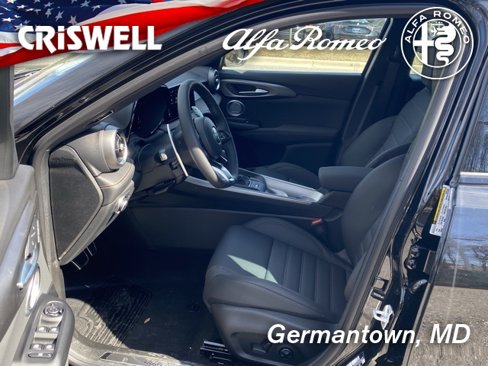 New 2025 Alfa Romeo Tonale w/ Premium Package image 19