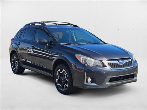 Used 2017 Subaru Crosstrek 2.0i Premium w/ Moonroof Package image 3
