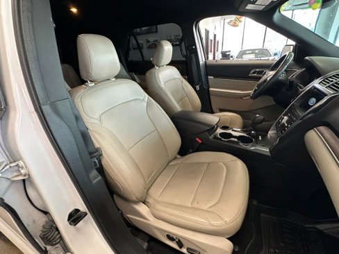Used 2019 Ford Explorer Limited w/ Ford Safe & Smart Package image 51