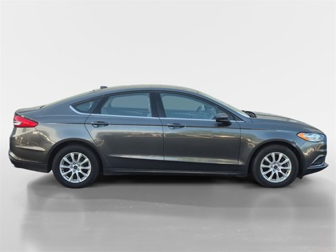 Used 2017 Ford Fusion S image 3