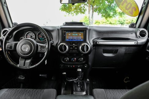 Used 2011 Jeep Wrangler Unlimited Rubicon w/ Dual Top Group image 16