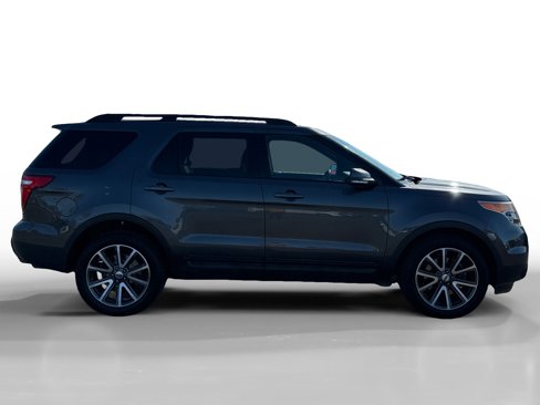 Used 2015 Ford Explorer XLT w/ Equipment Group 202B image 6
