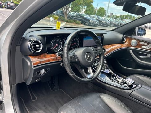 Used 2017 Mercedes-Benz E 300 4MATIC image 18