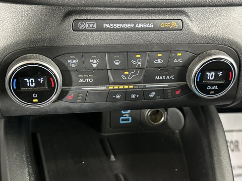 Used 2020 Ford Escape Titanium image 25
