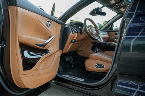 Used 2023 Aston Martin DBX image 15