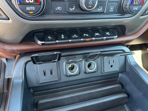 Used 2018 Chevrolet Silverado 1500 High Country image 36