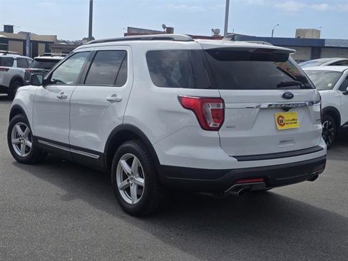 Used 2019 Ford Explorer XLT image 2