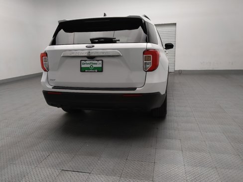 Used 2021 Ford Explorer XLT image 7