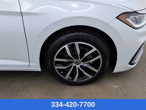 New 2025 Volkswagen Jetta SE image 24