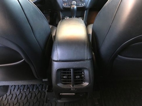 Used 2019 Jeep Cherokee Limited image 16