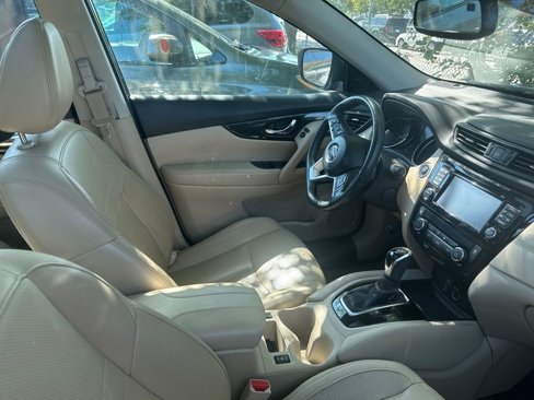 Used 2017 Nissan Rogue SL w/ SL Premium Package image 6