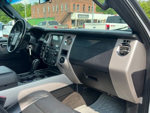 Used 2016 Ford Expedition XLT w/ Equipment Group 202A image 21