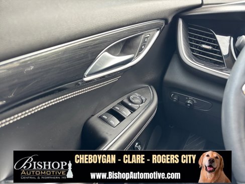 Used 2023 Buick Envision Preferred image 32