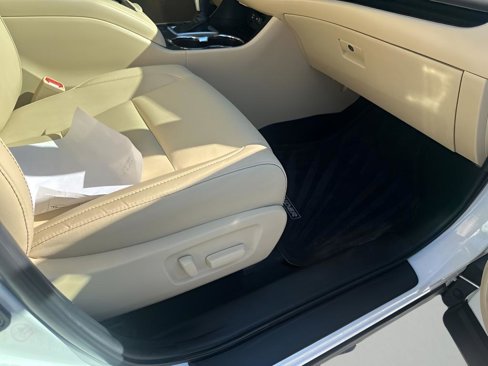 Used 2019 Toyota Highlander XLE image 16