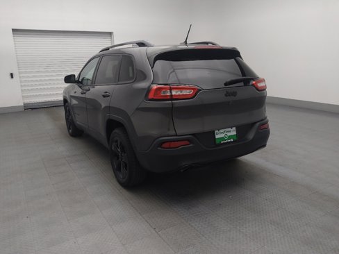 Used 2018 Jeep Cherokee Latitude w/ Altitude Package image 5