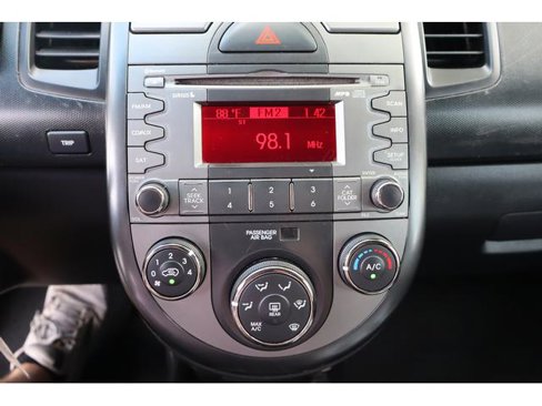 Used 2011 Kia Soul + image 12