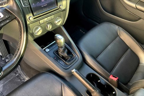 Used 2017 Volkswagen Jetta SE image 15