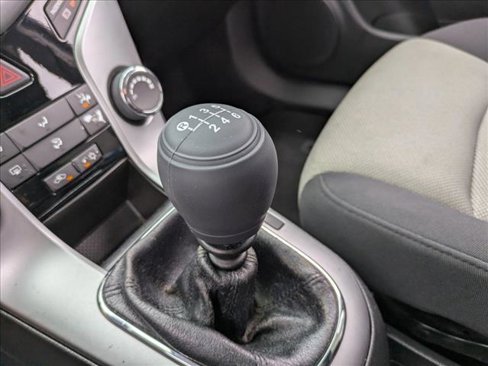 Used 2014 Chevrolet Cruze LS image 12