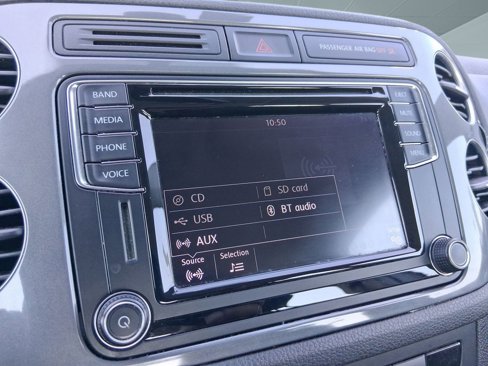 Used 2017 Volkswagen Tiguan S image 23