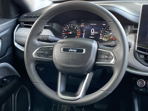 Used 2024 Jeep Compass Latitude image 14